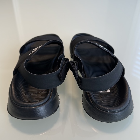 Nike Sandals NWOT - Picture 2 of 4